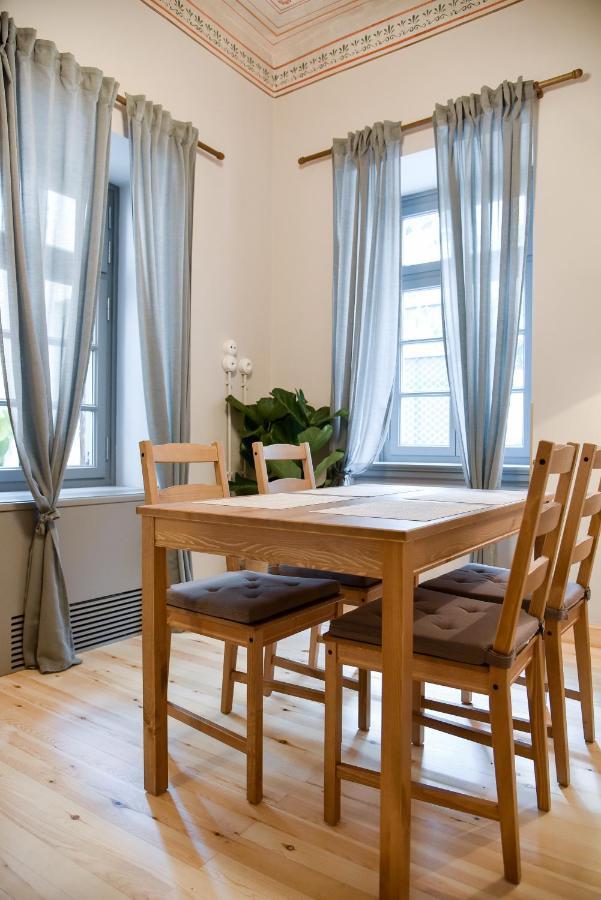 Erst Guest House Атина Екстериор снимка