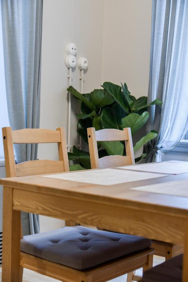 Erst Guest House Атина Екстериор снимка