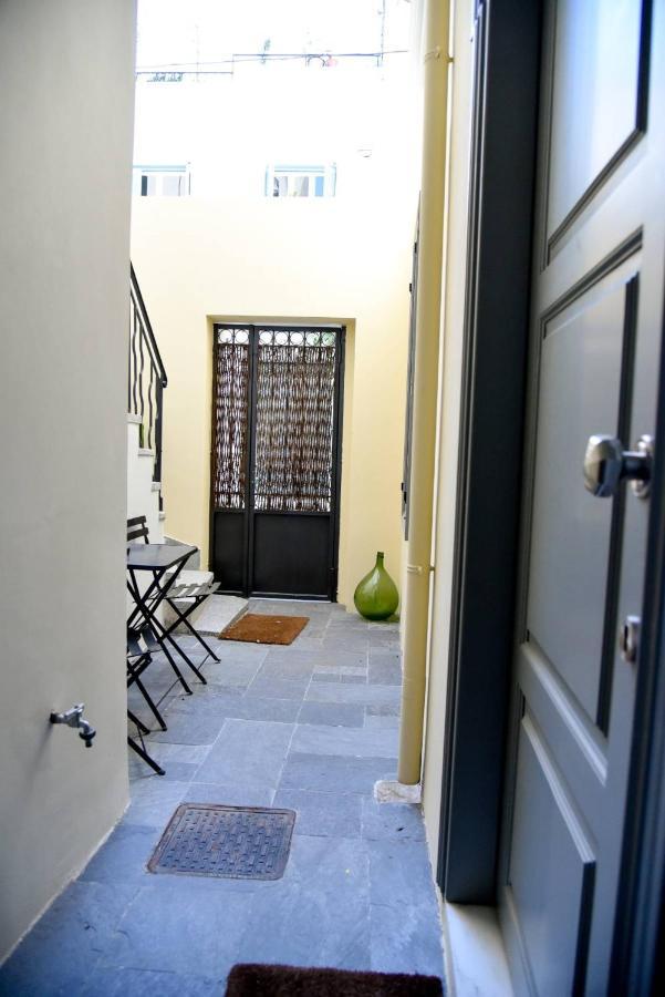 Erst Guest House Атина Екстериор снимка